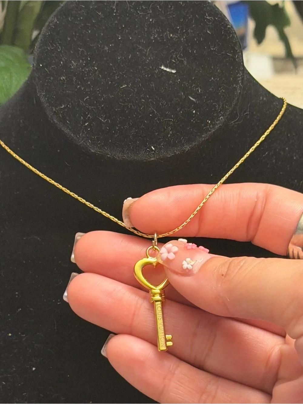 N/A lv necklace
